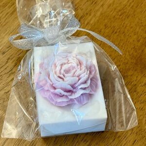 Handcrafted goats milk soap 4.9oz
vintage glamour